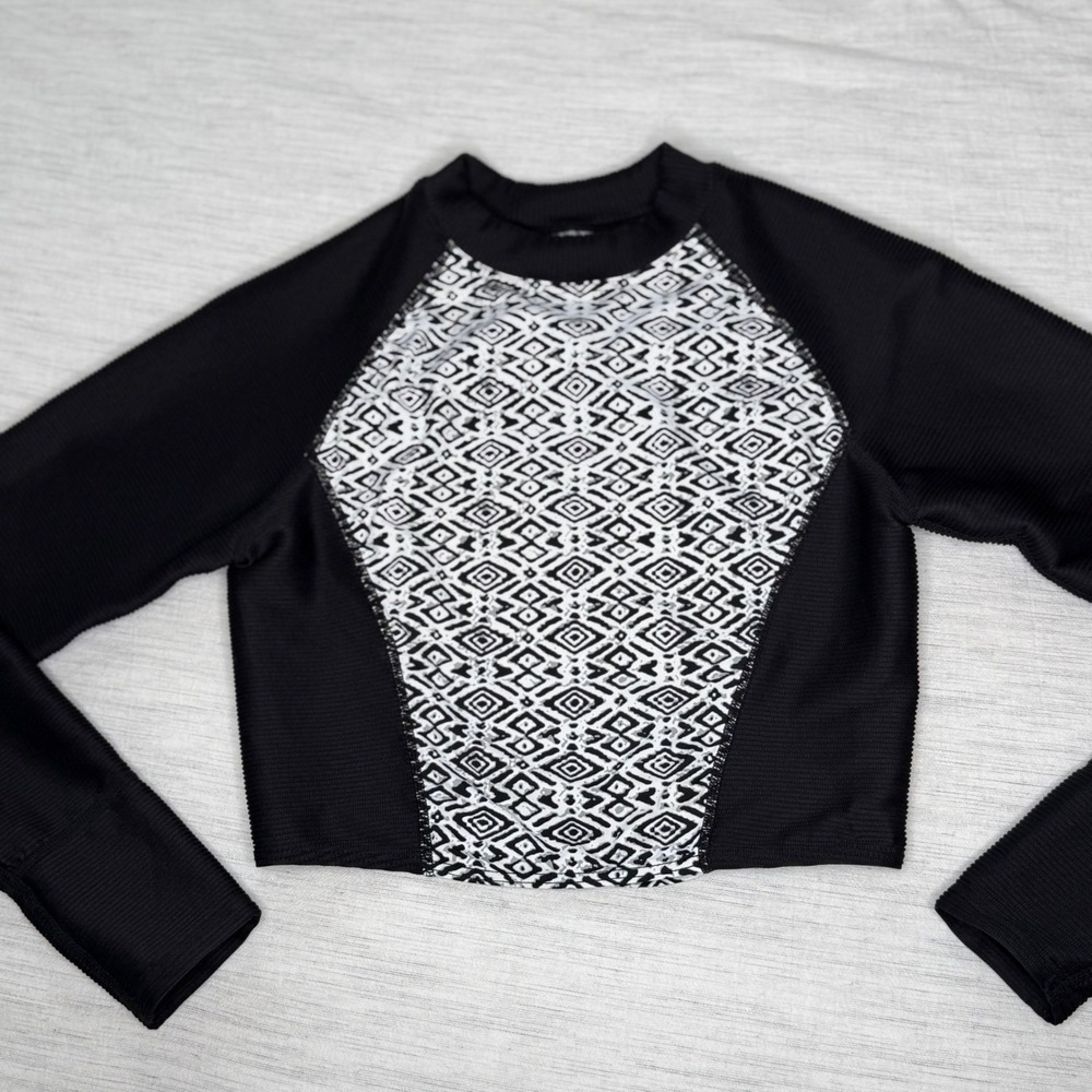 Tart Collections Womens XS Black White Rash Guard Ribbed Geometric Swim Top